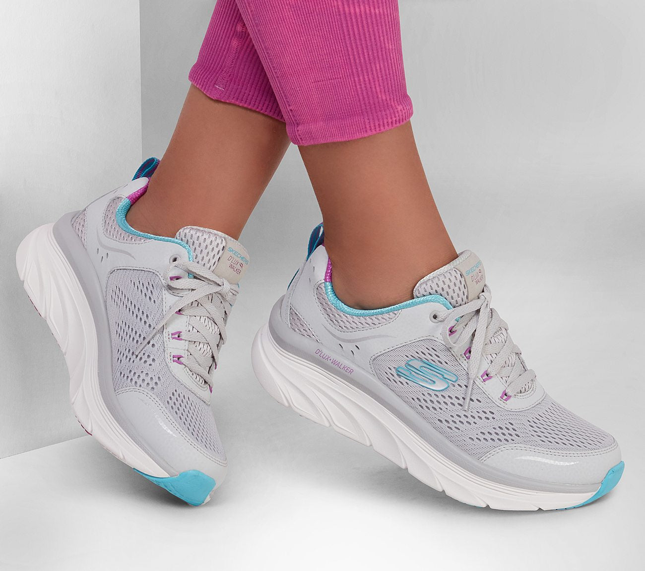 Relaxed Fit: D'Lux Walker - Infinite Motion Shoe Skechers
