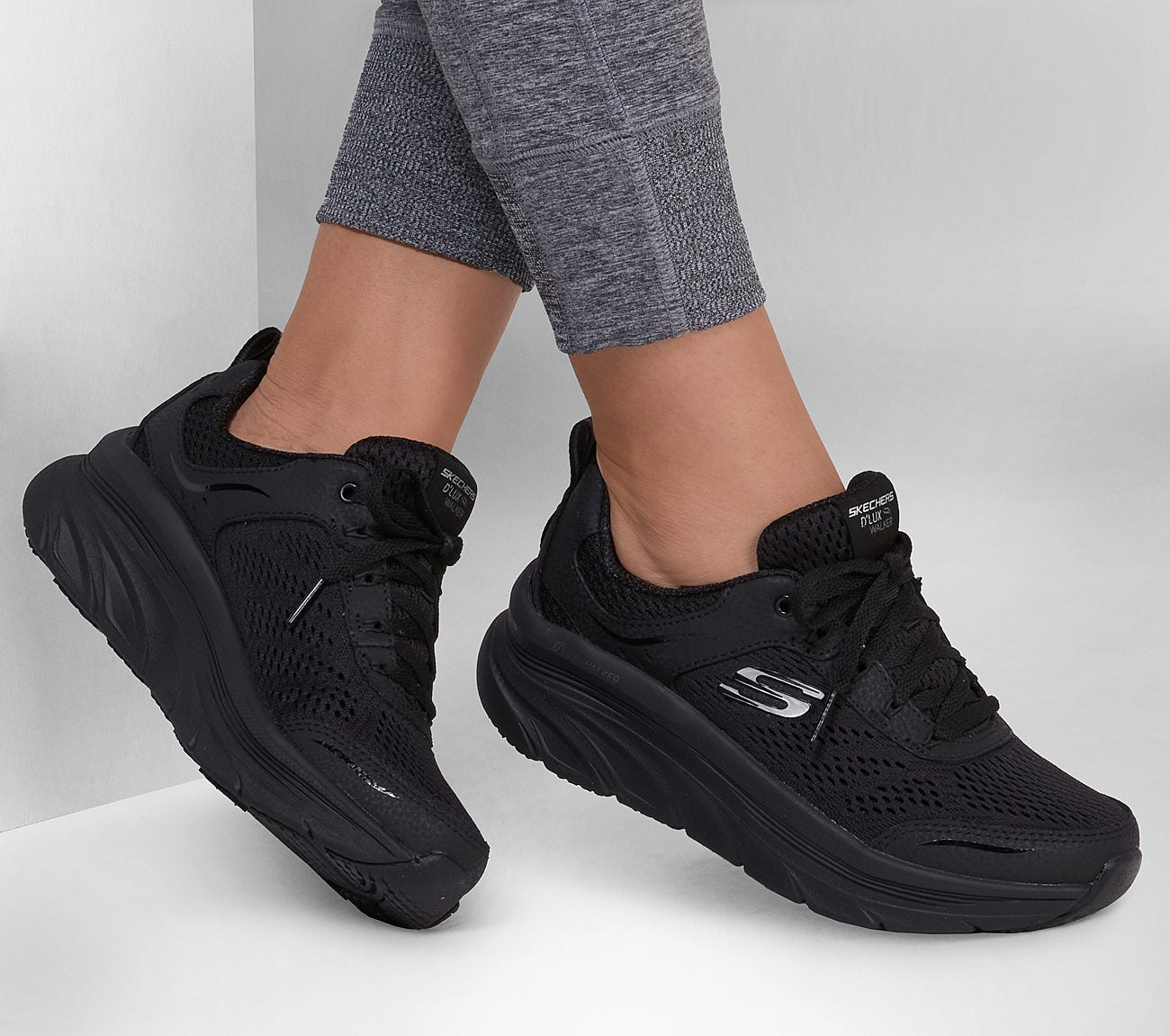 Relaxed Fit: D'Lux Walker - Infinite Motion Shoe Skechers