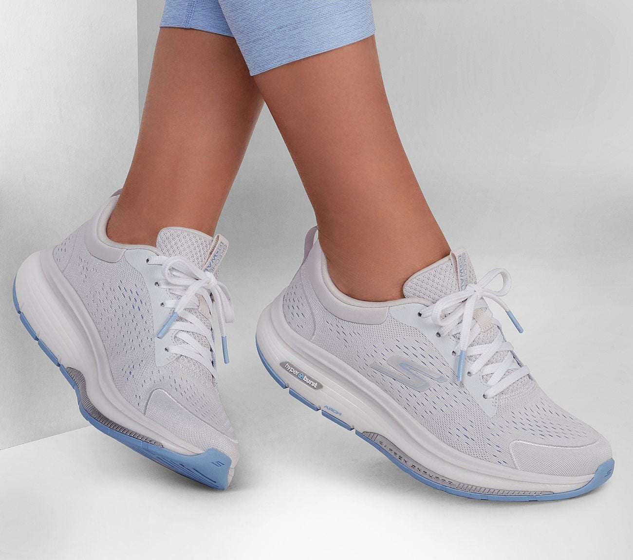 GO WALK Workout Walker Arch Fit - Outpace Shoe Skechers
