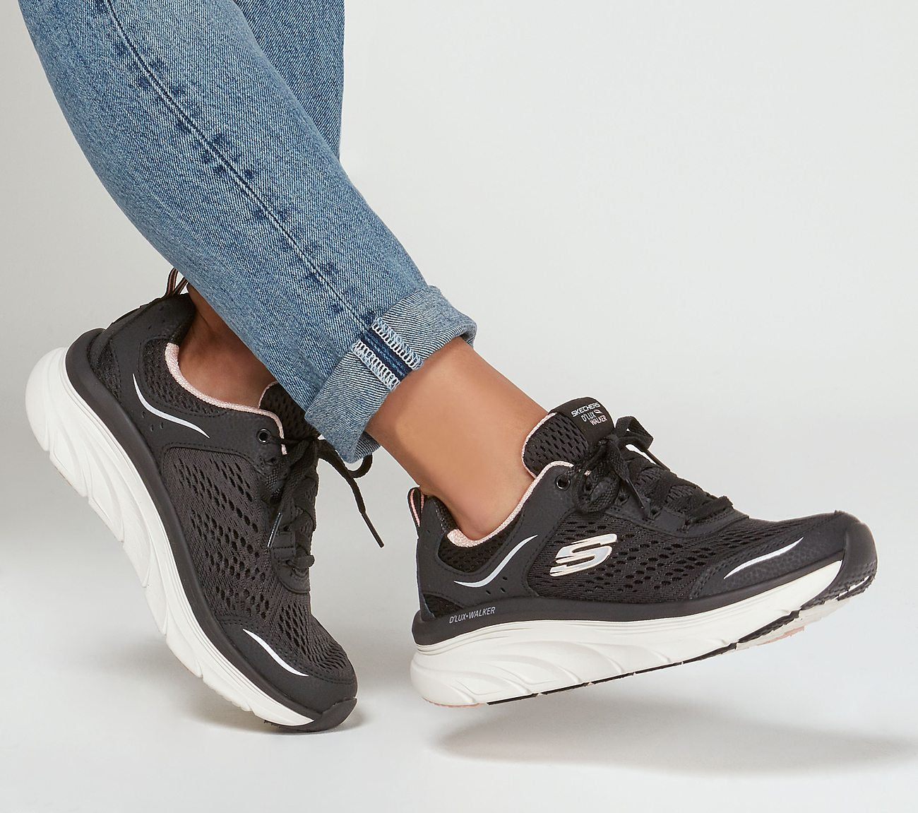 Relaxed Fit: D'Lux Walker - Infinite Motion Shoe Skechers