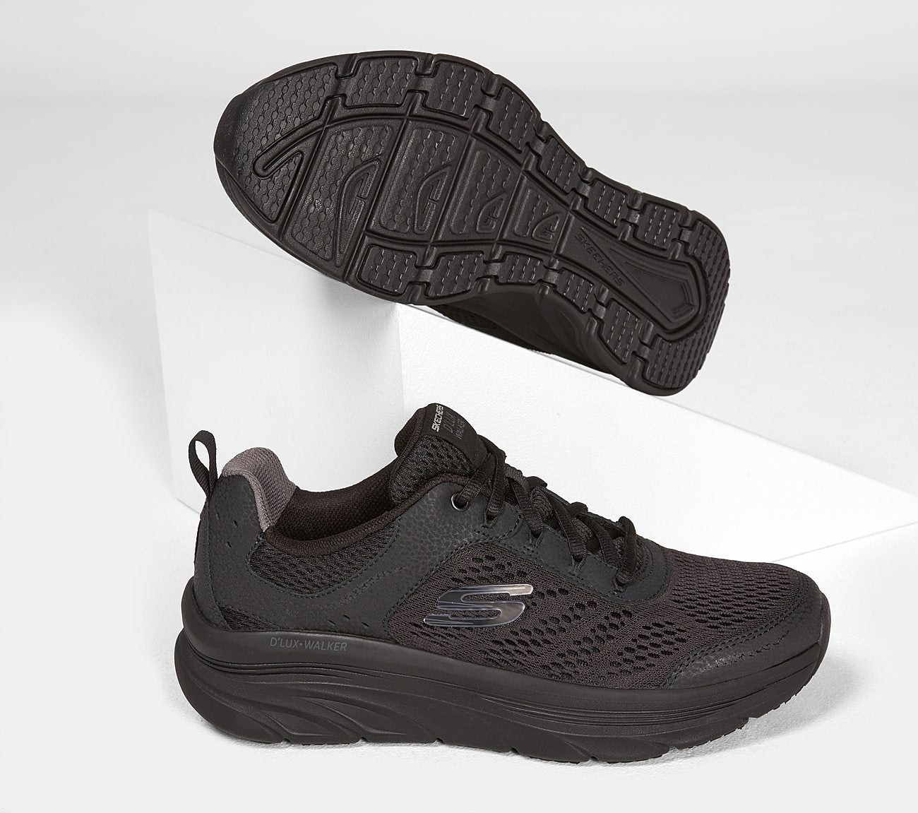 Relaxed Fit: D'Lux Walker Shoe Skechers
